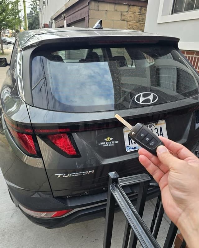 Car key replacement service